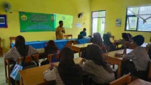 Sosialisasi Bahaya Penyalahgunaan Narkoba di SMP Kartika XIX-4 Kota Cirebon.