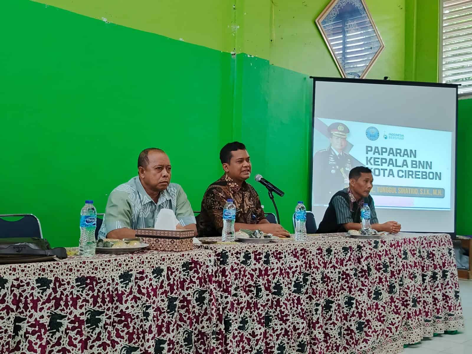 Sosialisasi Baya Narkoba kepada Siswa/i SMP Negeri 1 Sumber Kabupaten Cirebon Sosialisasi Baya Narkoba kepada Siswa/i SMP Negeri 1 Sumber Kabupaten Cirebon